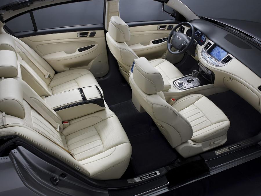  Hyundai Genesis Prada 2011 года  (фото 5 из 15)